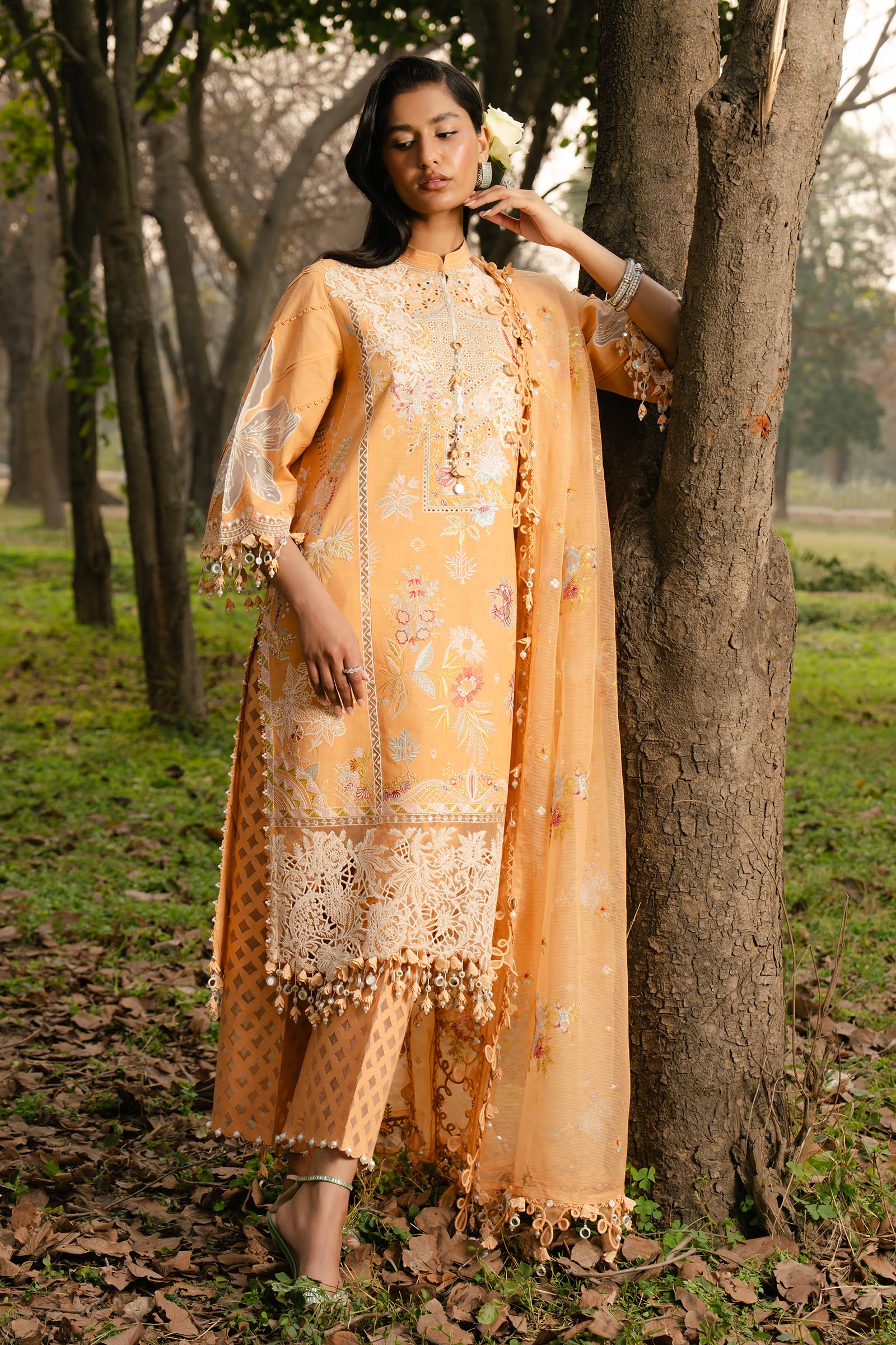 Sana Safinaz - Luxury Lawn Collection 2025 - 008B