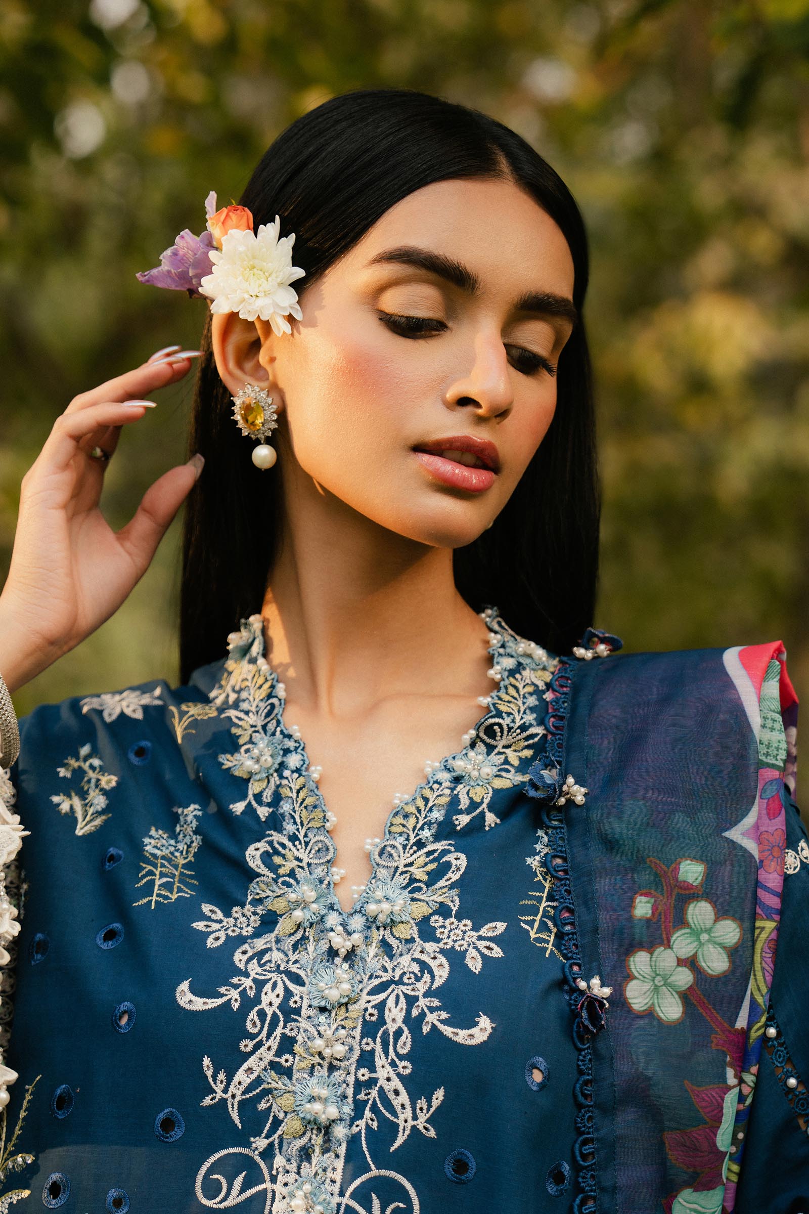 Sana Safinaz - Luxury Lawn Collection 2025 - 009B